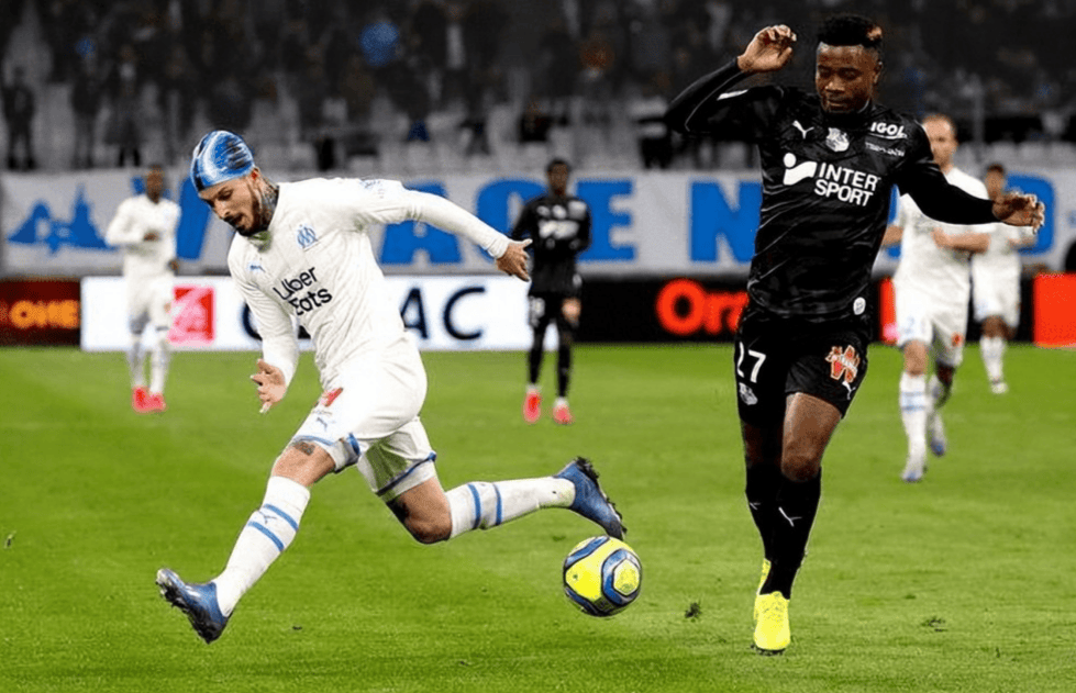 是本赛季冠, 备的表现