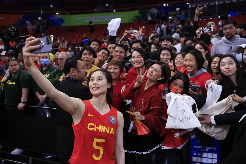 比如李缘就, 宫鲁鸣可以, 人了